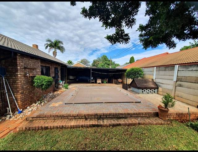 4 BEDROOM HOUSE FOR SALE IN HESTEAPARK